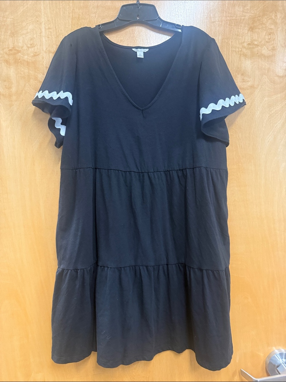 Cato Black Tiered V-Neck Midi Dress with White Trim